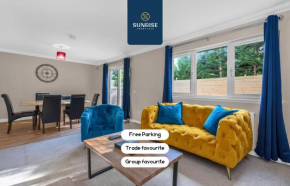 Muirton House 2 - SLEEPS 8 has 4 Twin Bedrooms with 4 Car Driveway, 2 Bathrooms, Smart TV, Fully Equipped Kitchen, Large Dining and Living Space, Rear Garden, Free WiFi, Long Stays Welcome by Sunrise 